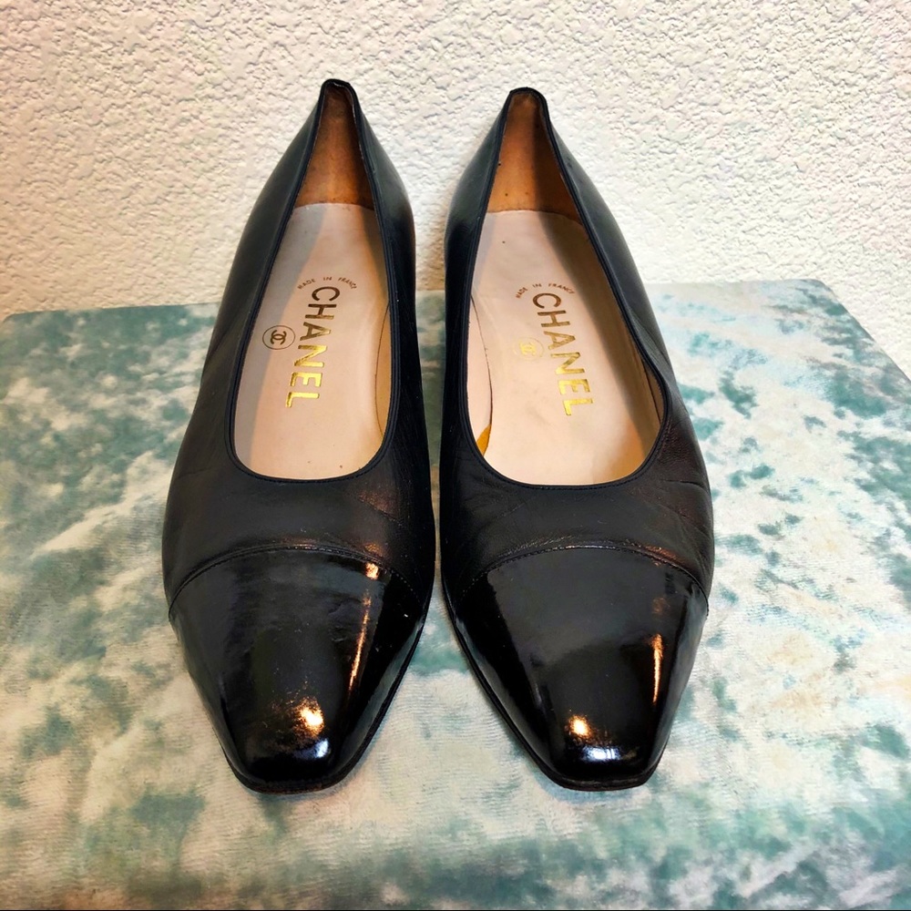 CHANEL - Authentic- black leather flats